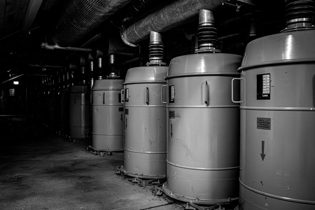 Qual é o padrão de eficiência de filtragem de combustível para sistemas de combustível de geradores a diesel?