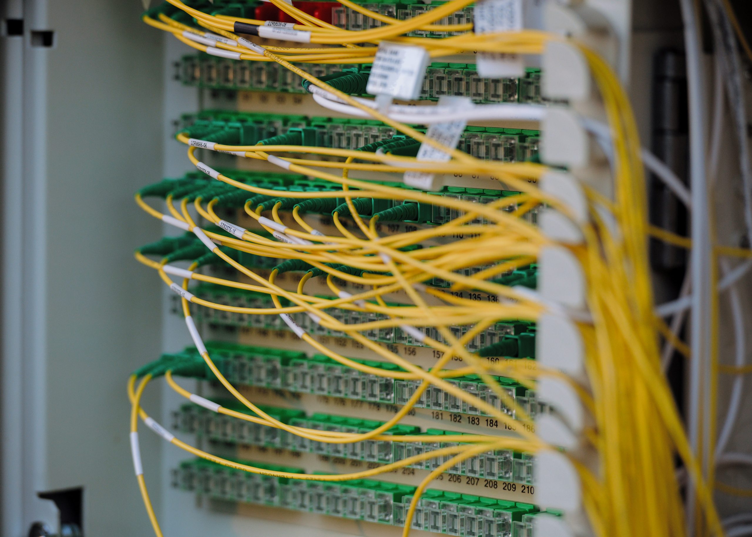 How to Choose a Generator for Data Center: Sizing, Redundancy & Compliance
